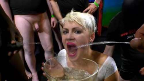 Сногсшибательное ссут групповуха с Эми розовый