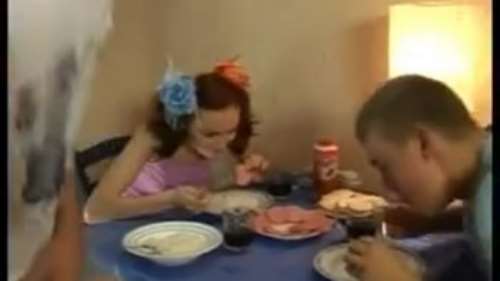 Русское порно с молодыми: брат трахает сестру в попу после завтрака