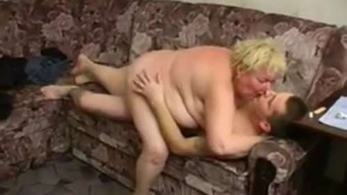 ТОЛСТАЯ мамаша трахается с сыном - смотреть русское порно