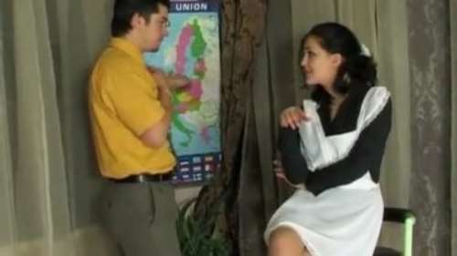 Молодой препод трахает девушку на дополнительном занятии по географии