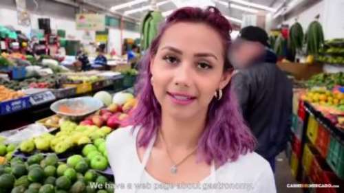 Секс с продавщицей на рынке: бразильянку с круглой попкой трахает мулат