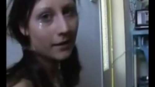 ЧЛЕН ГЛУБОКО В РОТ: горловой минет в любительском порно