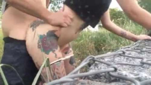 Девушку в наколках ебут раком на улице