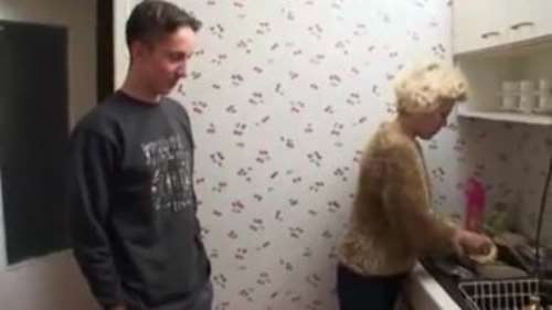 Порно с МАМОЙ в ванне: смотреть порно видео секса с сыном