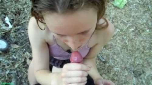 Минет в лесу под кваканье лягушек