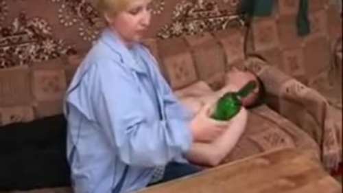 Секс зрелой с молодым по пьяни смотреть видео