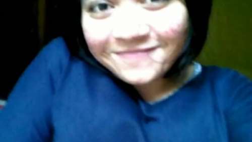 Девушка пальцами дрочит вагину перед камерой