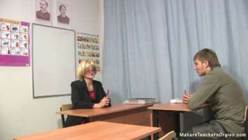 Трахнул училку английского в классе на парте