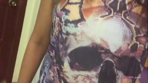 Большие титьки стройной молодой мулатки