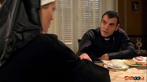 Священник трахает монашку. Она увидела член в первый раз