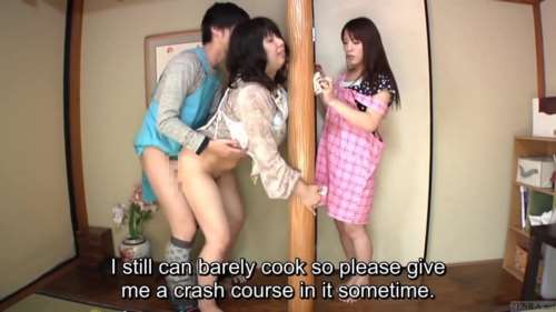 Мачеха трахается с пасынком в киску раком и стонет от удовольствия 